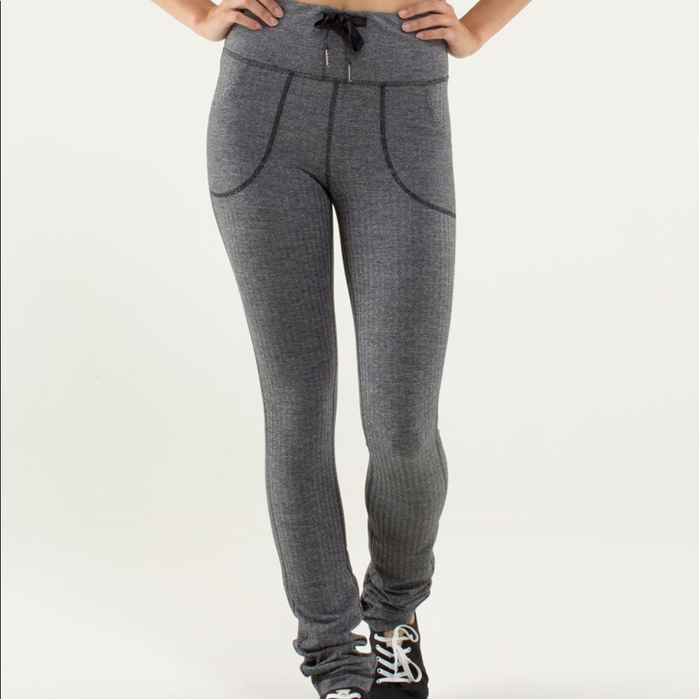 Lululemon Drawstring Tight full length pants. 4